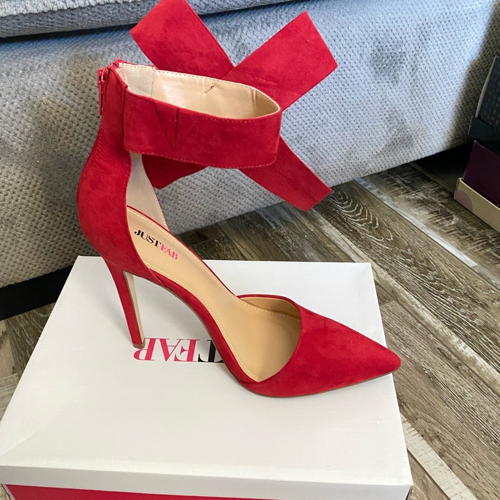 Red suede bow pumps